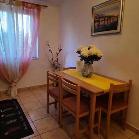 Luca Appartement Komarna